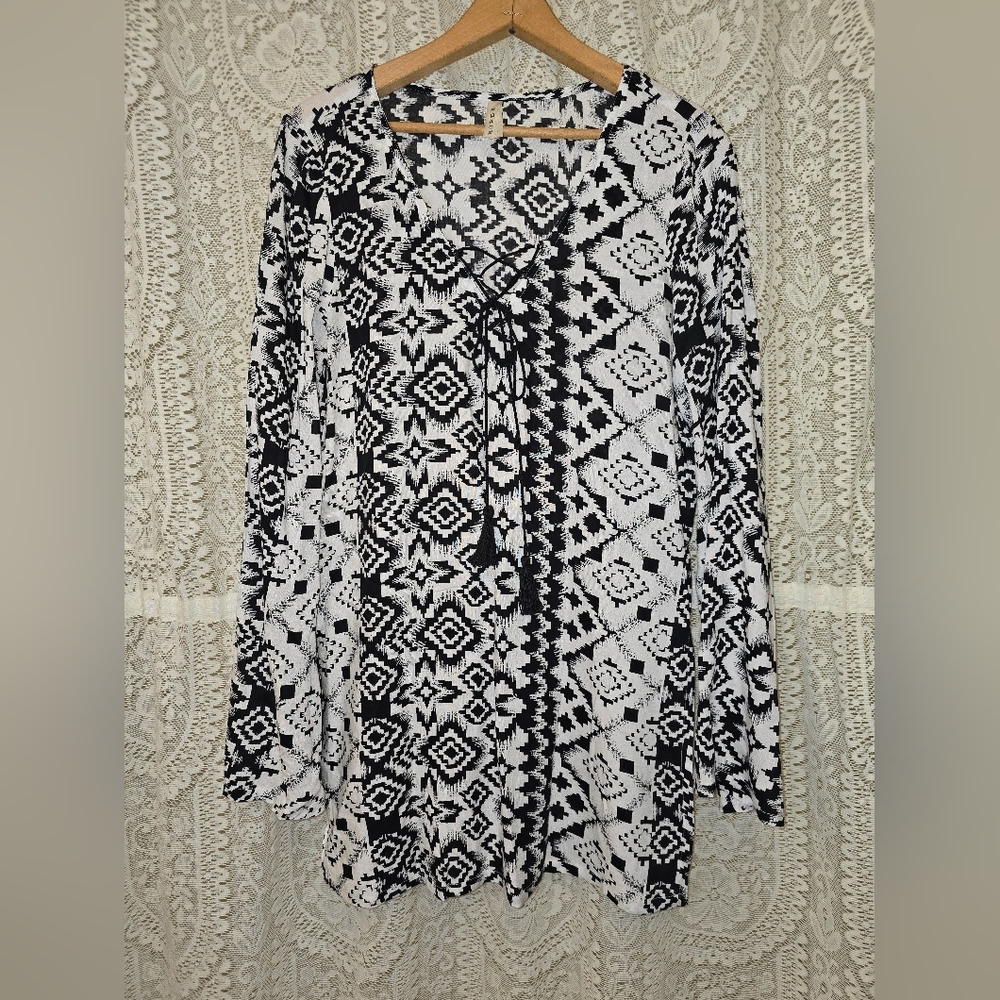 Roper Longsleeve Womens Top, Tunic, Aztec Black And White Blouse